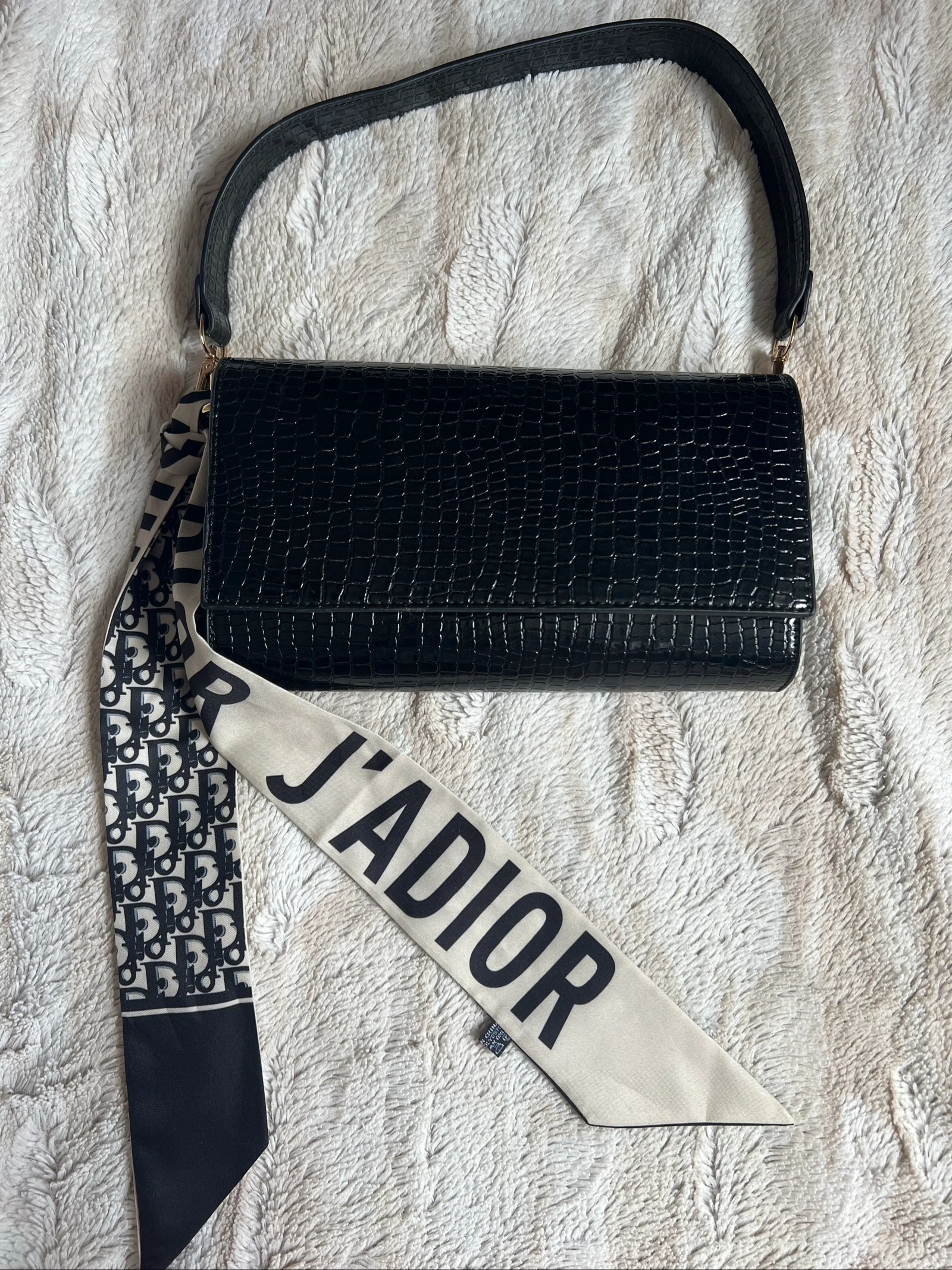 Bolso baguette negro efecto cocodrilo + twilly negro y crudo – Muy buen estado – photo 2
